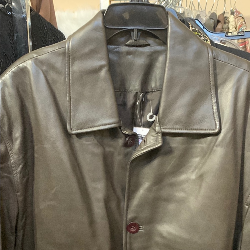 Brown Trench Coat with Classic Design and Prominent  Collar(men)